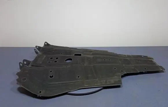 Engine bonnet/hood sound/heat insulation