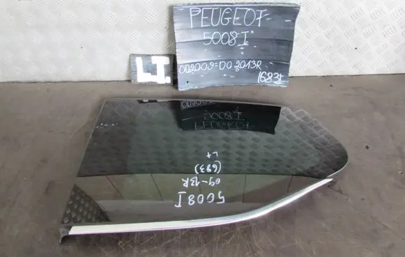 Peugeot 5008 Front triangle window/glass 