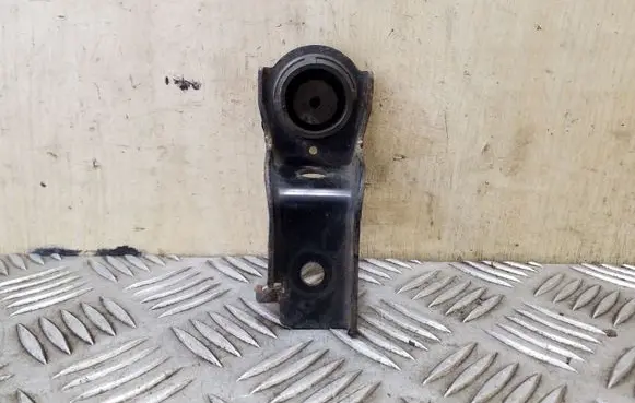 Toyota RAV 4 (XA30) Radiator mount bracket