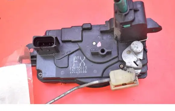 Opel Astra H Front door lock 13128112
