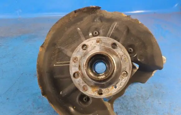 Volkswagen Tiguan Rear wheel hub spindle/knuckle 5QF505435F