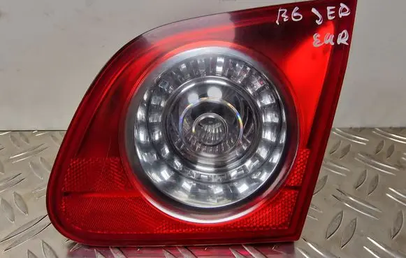 Tailgate rear/tail lights