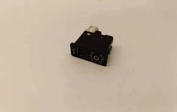 BMW X5 E70 AUX in-socket connector 9237653 84109237653