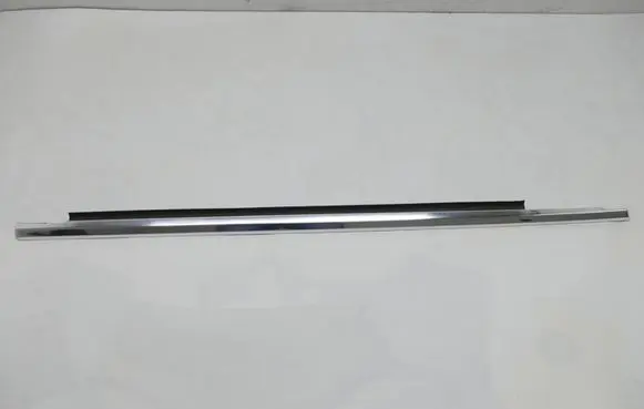 Mercedes-Benz S W126 Front door glass trim molding 