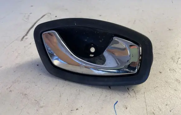 Renault Megane III Front door interior handle 826720001R
