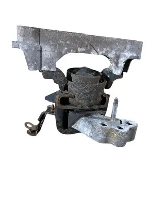 Toyota RAV 4 (XA30) Engine mount bracket
