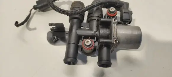 Volkswagen Phaeton Coolant heater control valve 3D0820035