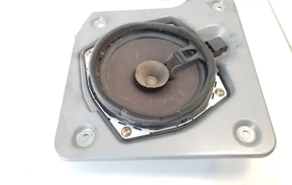 Mitsubishi Pajero Sport I Front door speaker 480K14303