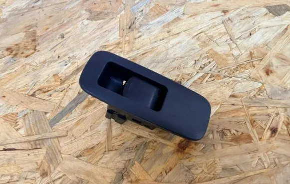 Nissan Qashqai+2 Electric window control switch 25411BR00A