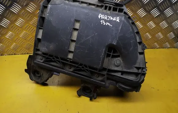Peugeot Partner Air filter box 9673061080 1039257