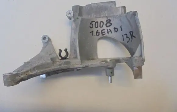 Peugeot 5008 Fuel filter bracket/mount holder 