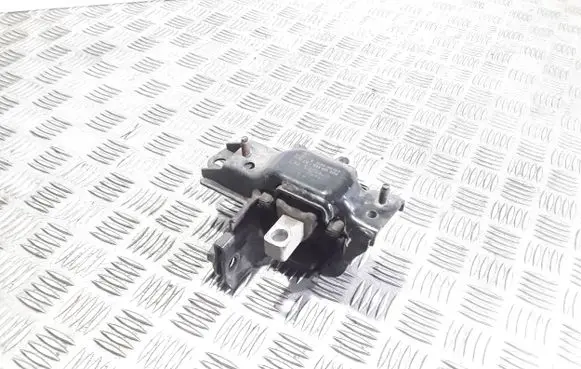 Skoda Fabia Mk2 (5J) Engine mount bracket 6Q0199555 070920113 6Q0199555AT