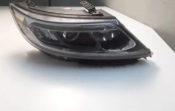 KIA Sorento Headlight/headlamp 921022P560