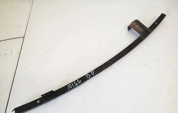 Volkswagen PASSAT B3 Front door glass trim molding 357837066