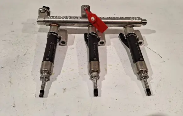 Renault Austral Fuel injector 166000786R