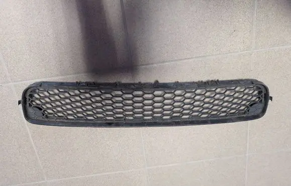 Volvo V70 Front bumper lower grill 30678421 30744113
