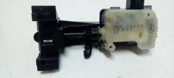 Fuel tank cap lock