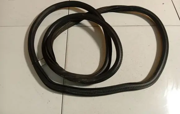 Opel Corsa D Rubber seal front coupe door 