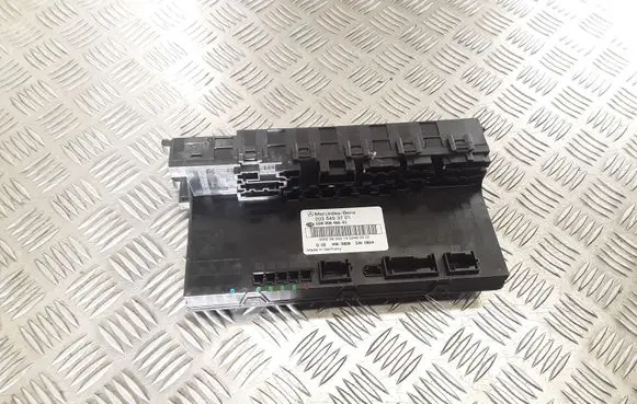 Mercedes-Benz C W203 Fuse module 2035453701 5DK00848643
