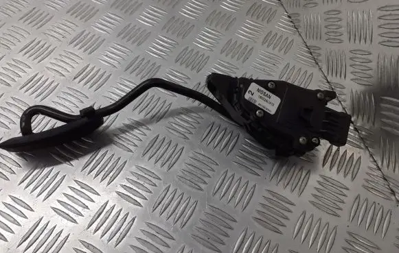 Nissan Primera Accelerator throttle pedal 18002AU410