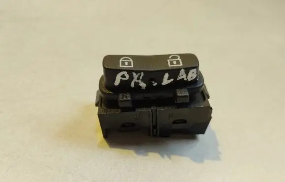 Volvo XC60 Central locking switch button 30710476 03451610