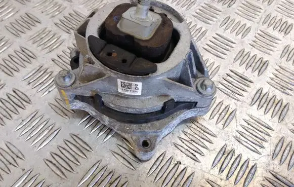 BMW 4 F32 F33 Engine mount bracket 6859413
