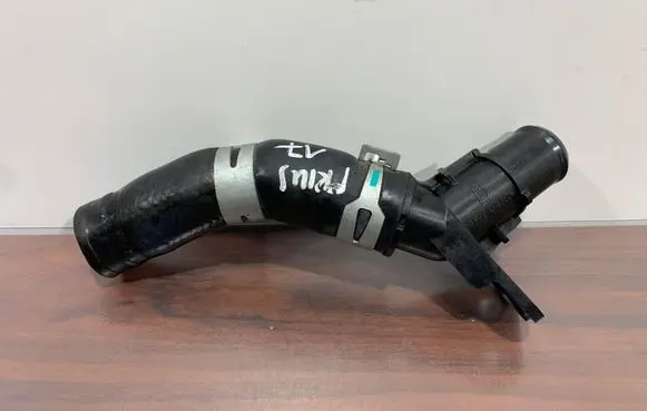Toyota Prius (XW50) Engine coolant pipe/hose