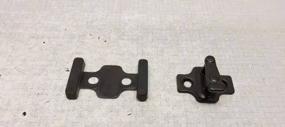 Opel Frontera B Front door lock loop/hook striker 