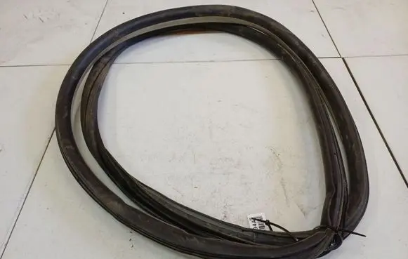 Volkswagen Golf IV Rubber seal front coupe door 