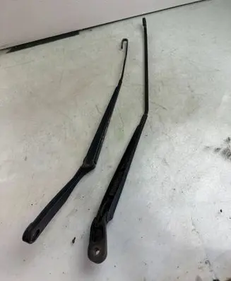 Volkswagen Polo IV 9N3 Front wiper blade arm 6Q1955409