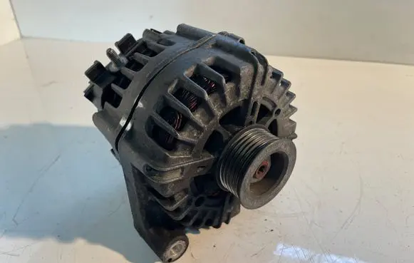 BMW 3 E90 E91 Generator/alternator 2543461B