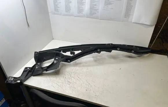 BMW X5 E70 Fender mounting bracket 7157989