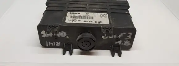 Volkswagen Golf III Engine control unit/module 0261203182 8A0907311K