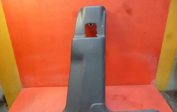 Jeep Grand Cherokee (WJ) (B) pillar trim (bottom)