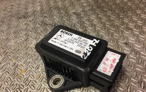 Mercedes-Benz S W220 Yaw turn rate sensor 0025426618 A0025426618