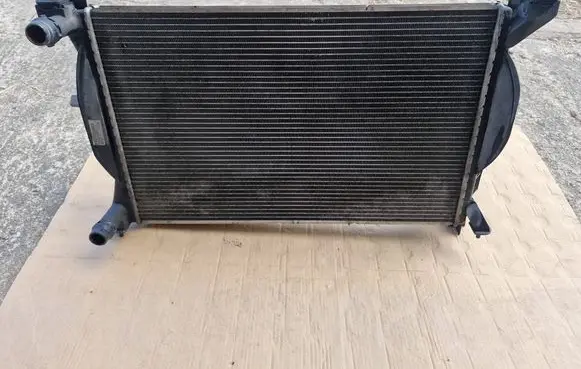 Audi A4 S4 B7 8E 8H Coolant radiator 8E0121251A 8E0260401L