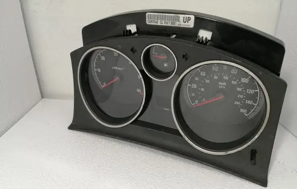 Opel Zafira B Speedometer (instrument cluster) 13267540