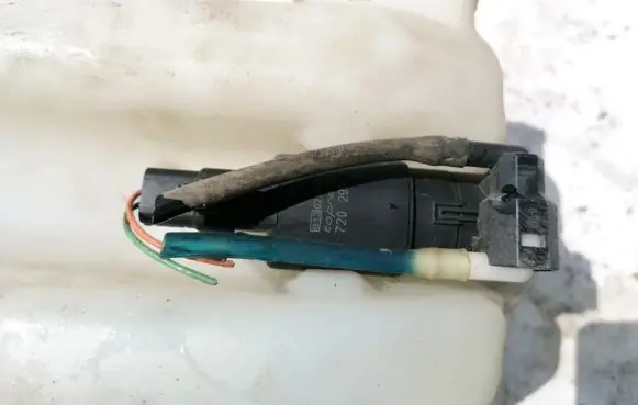 Renault Megane II Windscreen/windshield washer pump