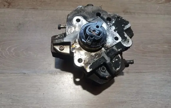 Volvo V70 Fuel injection high pressure pump 0445010043 8642778