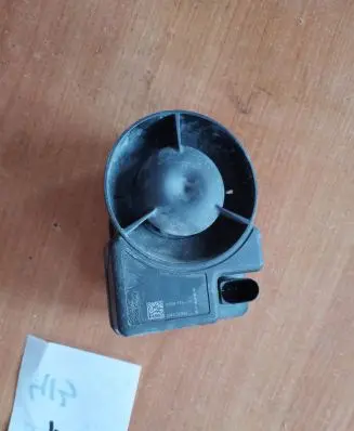 Tesla Model S Horn signal