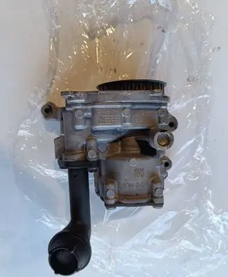 Volkswagen Touran III Oil pump 04L1455208K