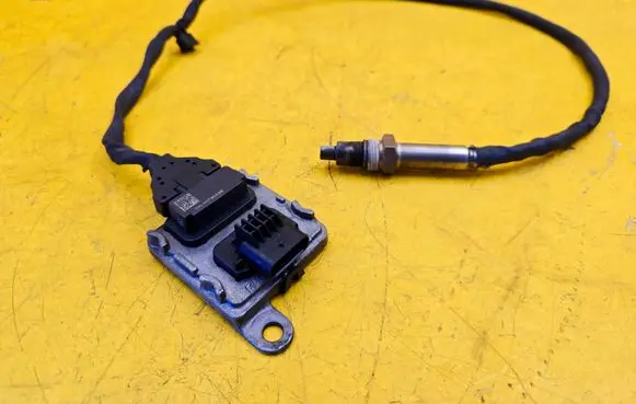 Skoda Superb B8 (3V) Lambda probe sensor 04L907805ER 04L907805EE