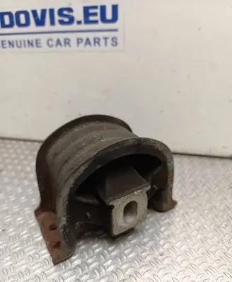 Engine mount bracket