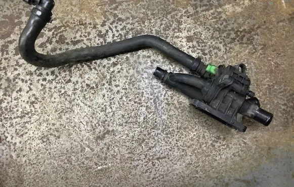 Thermostat/thermostat housing