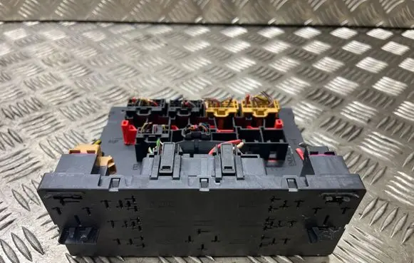 Volkswagen Golf V Fuse box set 3C0937049