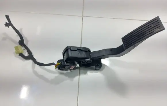 KIA Venga Accelerator throttle pedal 327261P200 327271P200