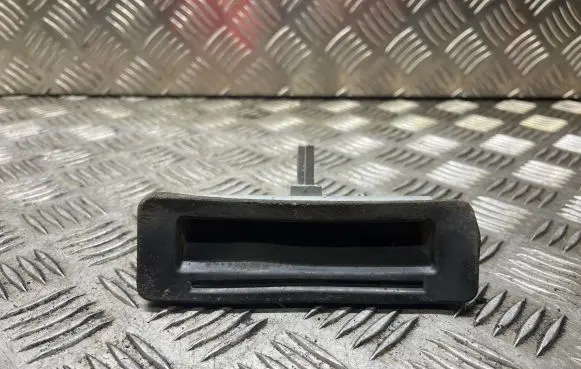 Tailgate opening switch
