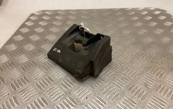 Volvo XC60 Fender mounting bracket 32216697