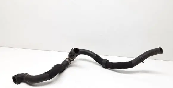 Mercedes-Benz C W204 Engine coolant pipe/hose 3018422