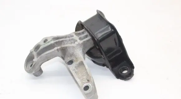 Nissan Qashqai Engine mount bracket